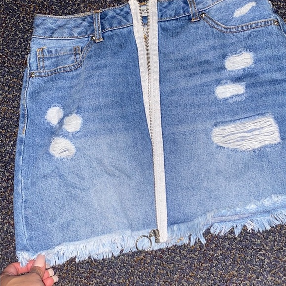 Jean zip up skirt - Picture 2 of 3